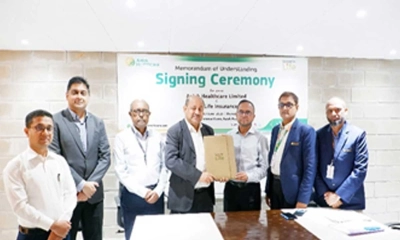 আলোক হেলথকেয়ার ও শান্তা লাইফ ইনসুরেন্সের চুক্তি স্বাক্ষরের সময়। ছবি- সংগৃহীত