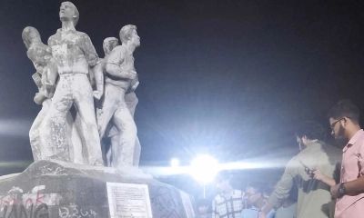 ঢাবির টিএসসিতে ‘ককটেল’ বিস্ফোরণ