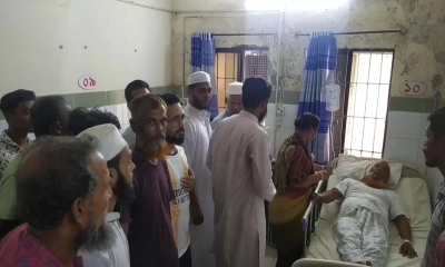 জায়নামাজে চাপাতি লুকিয়ে এনে মসজিদে ইমামকে কুপিয়ে জখম