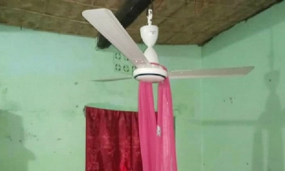 চুয়াডাঙ্গার আলমডাঙ্গায় পরিবারের আর্থিক অসচ্ছলতার কারণে স্মার্টফোন কিনে দিতে না পারায় অভিমানে আত্মহত্যা করেছে নূরতাজ (১৪) নামের এক স্কুলছাত্রী। ছবি- সংগৃহীত
