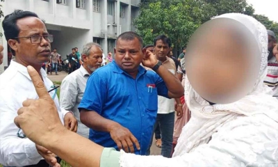 আদালত চত্বরে দুই কাজীর হাতে নারী লাঞ্ছিত