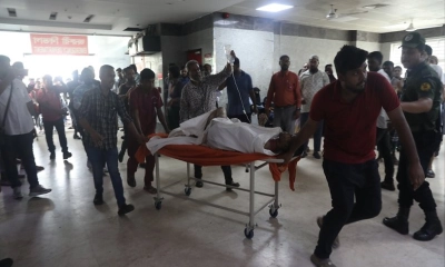 জাতীয় বার্ন ইনস্টিটিউটে দগ্ধদের নেওয়া হচ্ছে। ছবি- সংগৃহীত