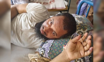 ইসলামী ব্যাংকে শিক্ষককে আটকে হাতুড়িপেটা, নখ তোলার চেষ্টা