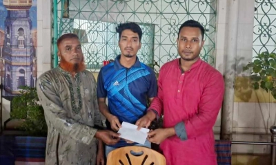 জবি শিক্ষার্থীর মালামাল চুরি, পাশে দাঁড়ালেন ছাত্রদল নেতা