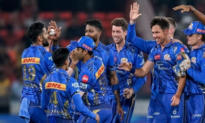রেকর্ড গড়া দিনে চমকে দিল মুম্বাই