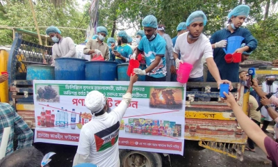 বিনামূল্যে পানি-শরবত পাচ্ছেন ‘মার্চ ফর গাজায়’ আগতরা