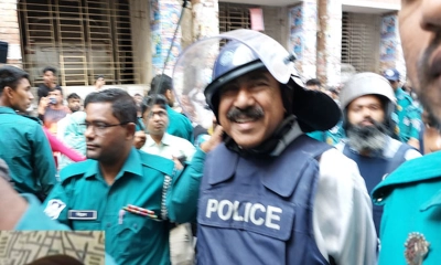 আদালতে ভেংচি কাটলেন শাজাহান খান
