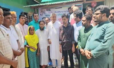 তারেক রহমানের নির্দেশে শ্রীপুরে প্রতিবন্ধী পরিবারকে ঘর উপহার