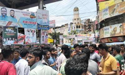 কুমিল্লা শিক্ষাবোর্ড ঘেরাও শিক্ষার্থীদের, গেটে তালা দিয়ে বিক্ষোভ