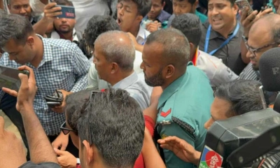 চার ঘণ্টা অবরুদ্ধ থাকার পর দুই উপদেষ্টা পুলিশি নিরাপত্তায় ক্যাম্পাস ত্যাগ করেন। ছবি- সংগৃহীত