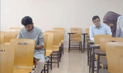 নর্থ সাউথ বিশ্ববিদ্যালয়ে ভর্তি পরীক্ষা দিলেন উপদেষ্টা আসিফ