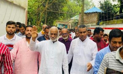 উত্তরখানে পূজামণ্ডপ পরিদর্শন করলেন ড. মঈন খান