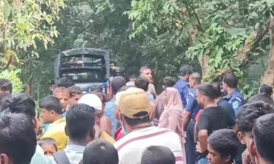পলাশে অটোরিকশা চালকের গলাকাটা লাশ উদ্ধার