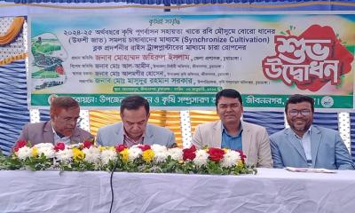 রাইস ট্রান্সপ্লান্টারের মাধ্যমে চারা রোপণ উদ্বোধন জেলা প্রশাসকের