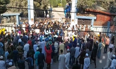 শিশু ধর্ষণের আসামিদের ফাঁসির দাবিতে মাগুরায় থানা ঘেরাও
