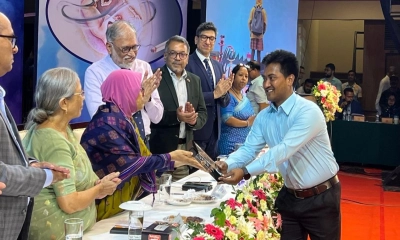 জাতীয় সম্মাননা পেলেন পঞ্চগড়ের সহকারী কমিশনার আমিনুল