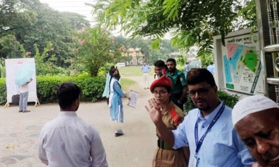 ৫০ মিনিট আগেই আজ কেন্দ্রে প্রবেশ করেন সেই আনিসা