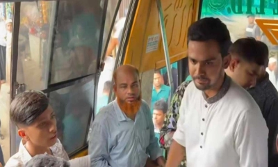 মহাখালী বাস টার্মিনালে হঠাৎ উপদেষ্টা আসিফ