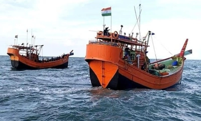 দুটি ট্রলারসহ ৩৪ ভারতীয় জেলে আটক