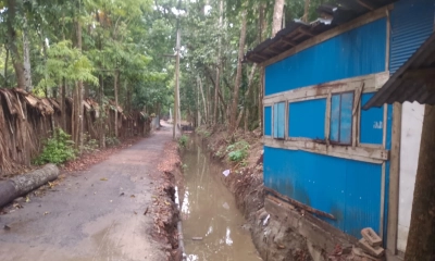 বাগেরহাটে অপ্রয়োজনীয় স্থানে ড্রেন নির্মাণের অভিযোগ