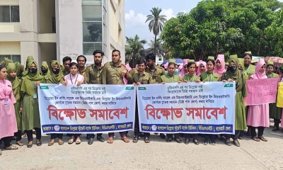 বাগেরহাটে ডিপ্লোমাকে ডিগ্রি সমমানের দাবিতে বিক্ষোভ 