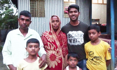 চায়ের দোকানে কাজ করেও বেলায়েত বিসিএস ক্যাডার