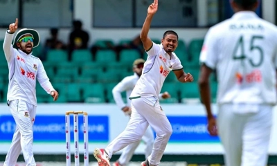 চার উইকেট নিয়ে প্রথম সেশন বাংলাদেশের