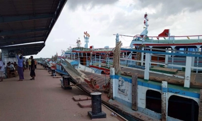 বৈরী আবহাওয়ার কারণে বরিশাল নদীবন্দর থেকে অভ্যন্তরীণ নৌপথের সব লঞ্চ চলাচল বন্ধ। ছবি- সংগৃহীত