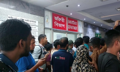 রক্ত দিতে বার্ন ইনস্টিটিউটে মানুষের ঢল