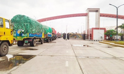 ছুটি শেষে বেনাপোল বন্দরে রপ্তানি শুরু