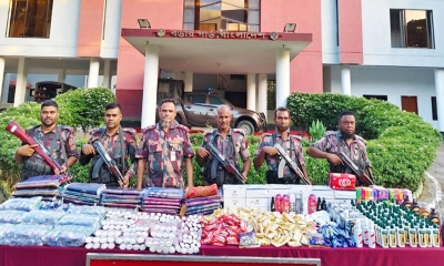 বেনাপোল সীমান্তে ভারতীয় মাদকদ্রব্য ও অন্যান্য চোরাচালান পণ্য জব্দ করেছে বিজিবি। ছবি- রূপালী বাংলাদেশ