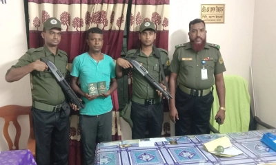 বাংলাদেশি ২০ পাসপোর্টসহ ভারতীয় ট্রাকচালক আটক