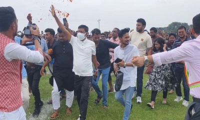 চিকিৎসা শেষে শুক্রবার বিকেল ৪টার সময় হেলিকপ্টার করে কুদ্দুস বিশ্বাস নিজ এলাকায় ফিরে আসেন।      ছবি- সংগৃহীত