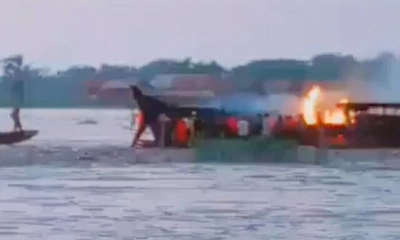 মাঝনদীতে নৌকায় আগুন, নিহত ১৪৮