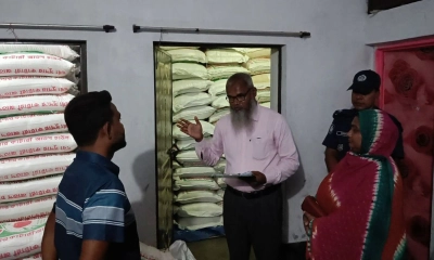 বদলগাছী সদরের নিমতলী এলাকায় শ্বশুরের ওপেন মার্কেটে প্রশাসনের অভিযান। ছবি- রূপালী বাংলাদেশ