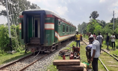 আদমদীঘিতে বগি লাইনচ্যুত, ৯ ঘণ্টা পর ট্রেন চলাচল স্বাভাবিক