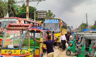ঈদযাত্রায় অতিরিক্ত ভাড়া ও যানজটে নাকাল যাত্রীরা