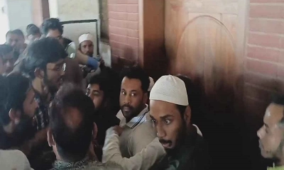 টিকেট কালোবাজারিদের বিরুদ্ধে মানববন্ধনে ৪ ছাত্র আহত