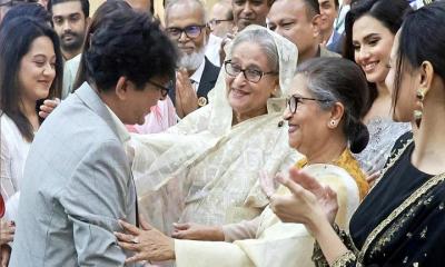 ‘আপা’কে গান শুনিয়ে বিপাকে চঞ্চল, নেটিজেনদের ক্ষোভ