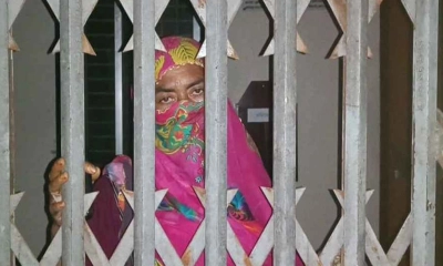 ঋণ পরিশোধ না করায় অসুস্থ নারীকে তালাবদ্ধ