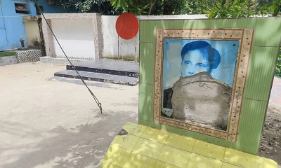 কুমিল্লায় শহীদ মিনার ও রফিকুল ইসলামের ম্যুরাল ভাঙচুর