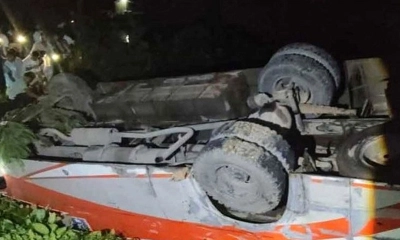 চকরিয়ায় যাত্রীবাহী বাস খাদে পড়ে নিহত ২