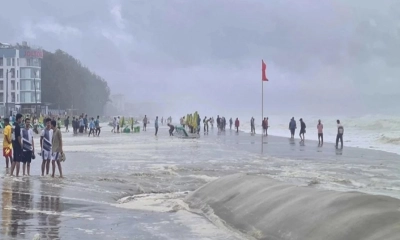 সমুদ্রে নেমে চবির ৩ শিক্ষার্থী নিখোঁজ, একজনের লাশ উদ্ধার