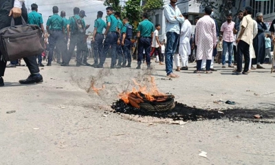 মাওলানা রইস হত্যার বিচার চেয়ে চট্টগ্রামে সড়ক অবরোধ