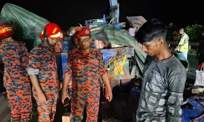 ভোরে ঢাকা-মাওয়া এক্সপ্রেসওয়েতে সড়ুক দুর্ঘটনায় ৪ জন প্রাণ হারিয়েছেন। ছবি- সংগৃহীত