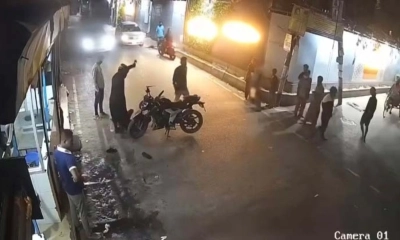 প্রকাশ্যে যুবককে কোপানোর ভিডিও ভাইরাল