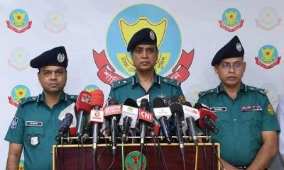 কিছু পুলিশ কর্মকর্তা বাহিনীকে জনগণের বিরুদ্ধে দাঁড় করিয়েছে