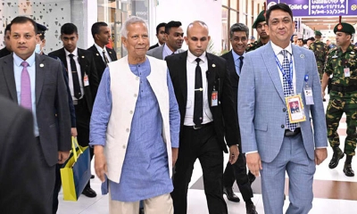 দেশে ফিরলেন প্রধান উপদেষ্টা