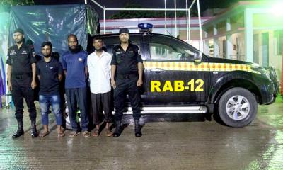 উল্লাপাড়ায় ফেন্সিডিলসহ তিন মাদক ব্যবসায়ী গ্রেপ্তার