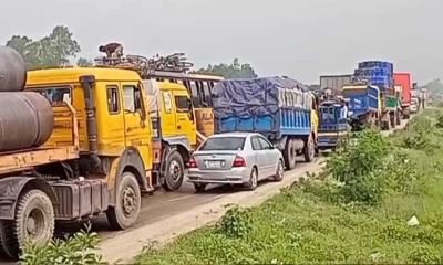 দলে দলে ঢাকায় ফিরছে মানুষ, যানজটে ভোগান্তি